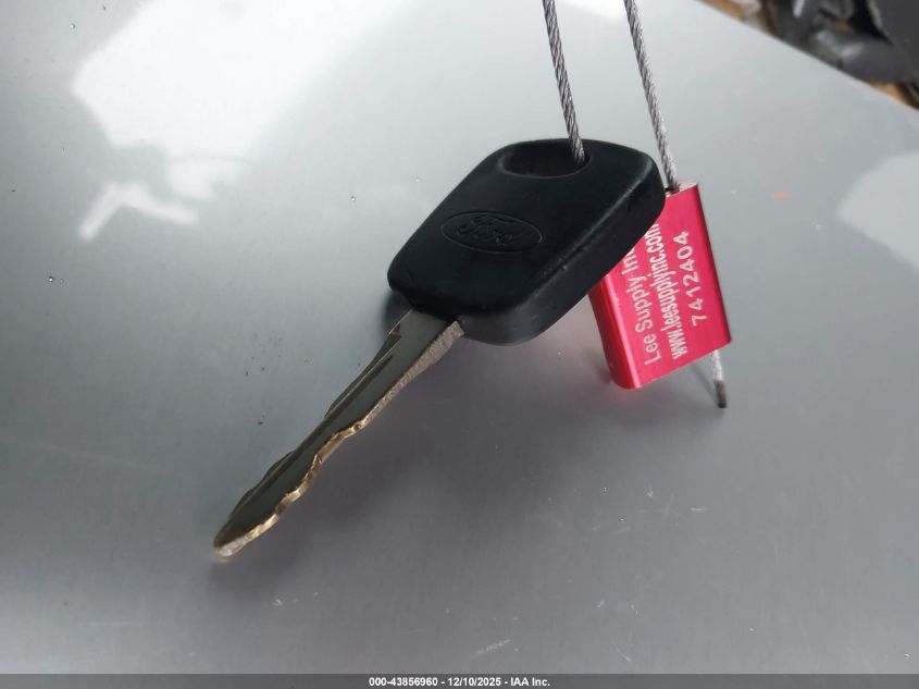 2000 Ford Explorer Xlt VIN: 1FMZU73E4YZC33426 Lot: 43856960