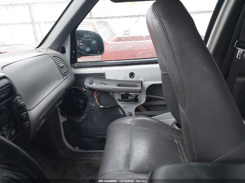 2000 Ford Explorer Xlt VIN: 1FMZU73E4YZC33426 Lot: 43856960