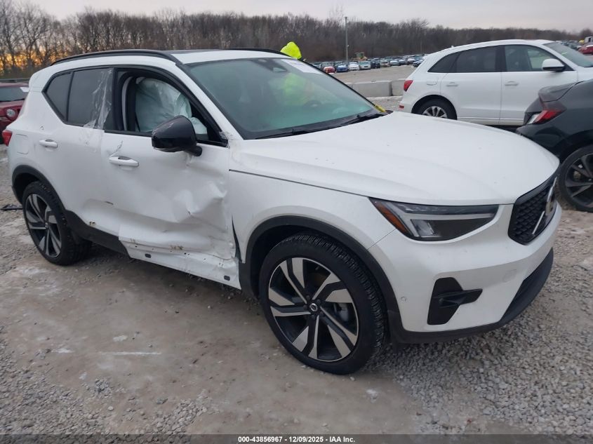 VOLVO XC40 B5 PLUS DARK THEME