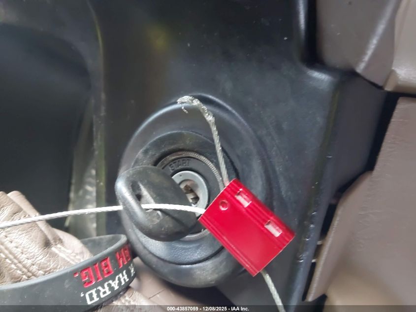 2000 Toyota Sienna Xle VIN: 4T3ZF13C6YU186958 Lot: 43857059