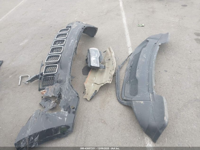 2019 Jeep Grand Cherokee Laredo 4X4 VIN: 1C4RJFAG5KC735044 Lot: 43857331