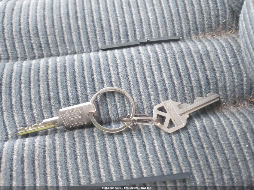 1992 Chevrolet Gmt-400 K1500 VIN: 1GCEK14K9NZ121758 Lot: 43857436