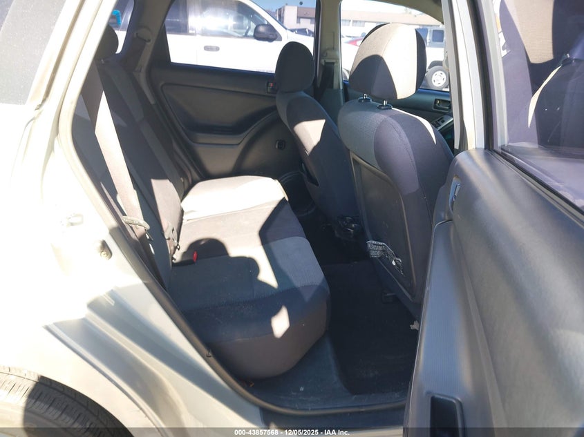 2T1KR32E34C181373 2004 TOYOTA MATRIX photo no. 8