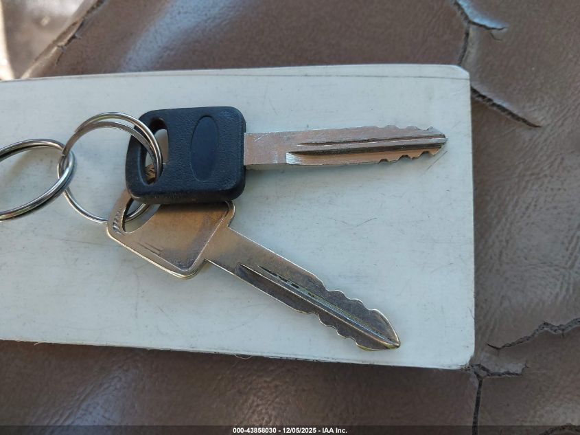 2001 Ford F-250 Xl/Xlt VIN: 1FTNF21S11EB81906 Lot: 43858030