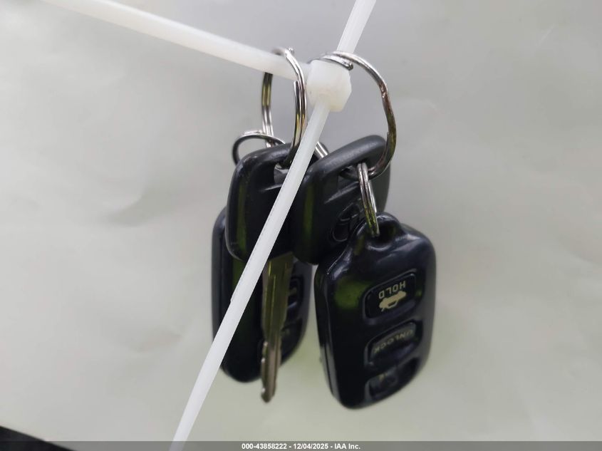 2005 Toyota Camry Le VIN: 4T1BE32K55U988320 Lot: 43858222