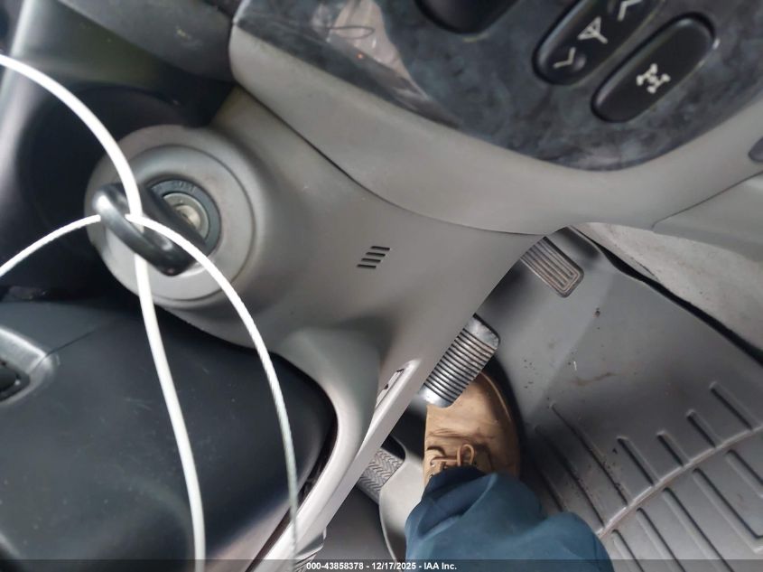 2005 Toyota Land Cruiser V8 VIN: JTEHT05J952077470 Lot: 43858378