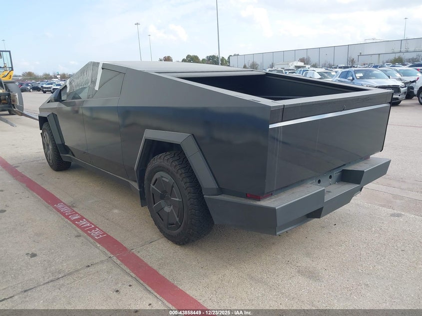 Vin: 7g2cehed2ra043630, lot: 44353967, tesla cybertruck all-wheel drive 20243