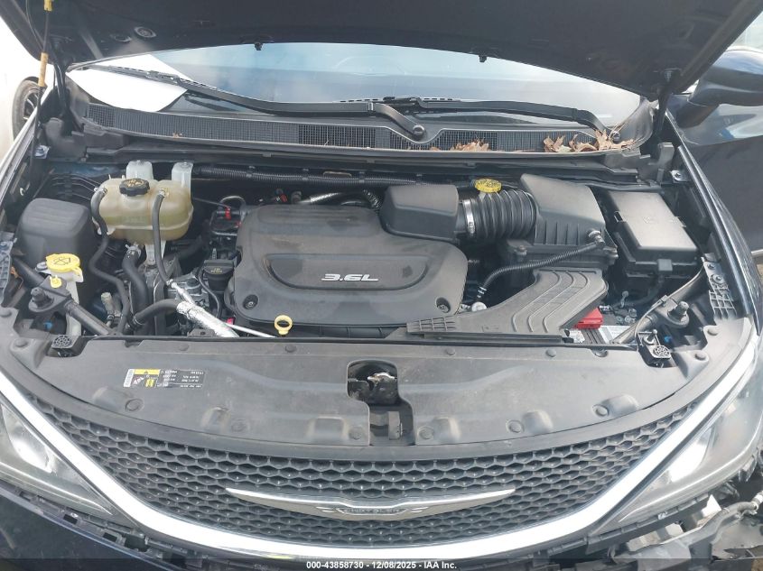 2017 Chrysler Pacifica Touring-L VIN: 2C4RC1BG2HR771592 Lot: 43858730