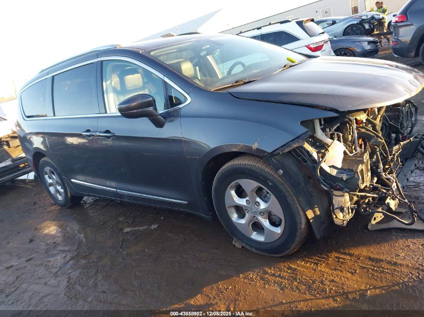 2018 Chrysler Pacifica Hybrid Touring L VIN: 2C4RC1L7XJR183654 Lot: 43858902