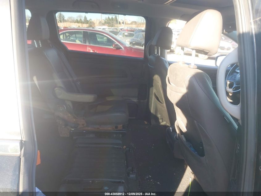 2018 Honda Odyssey Touring VIN: 5FNRL6H83JB012402 Lot: 43858912