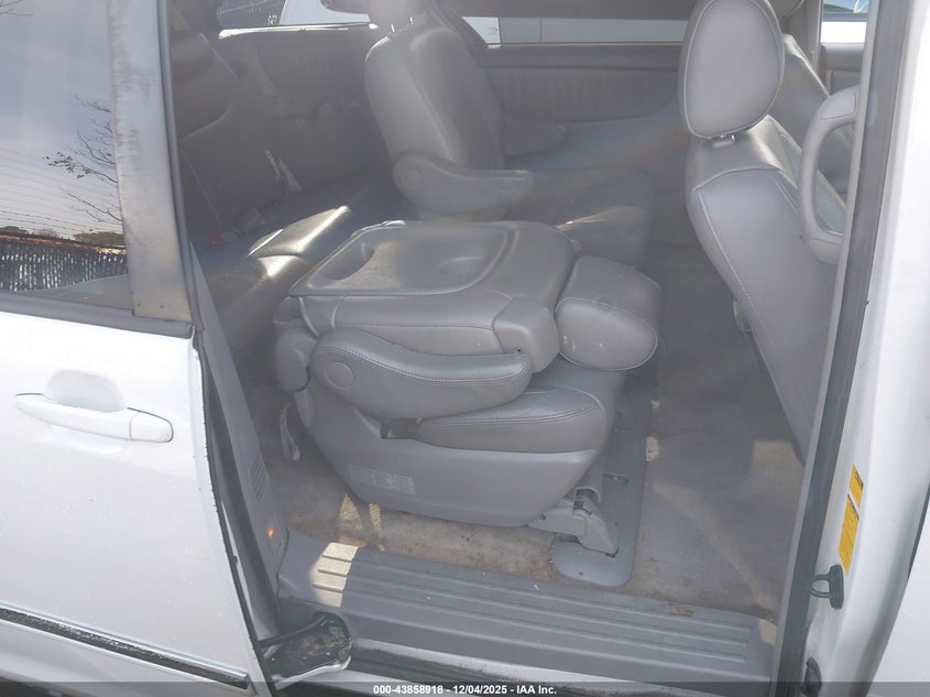 5TDZK22C57S087812 2007 TOYOTA SIENNA photo no. 8