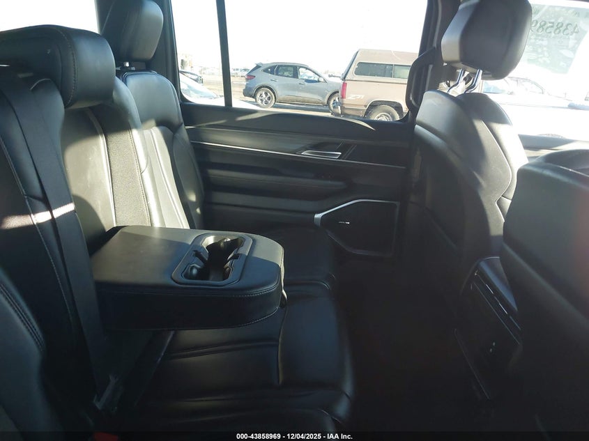2024 JEEP WAGONEER L auction photo 8
