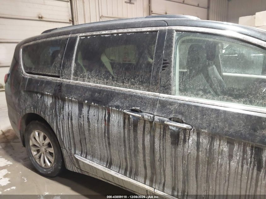 2017 Chrysler Pacifica Touring-L VIN: 2C4RC1BG1HR540649 Lot: 43859118