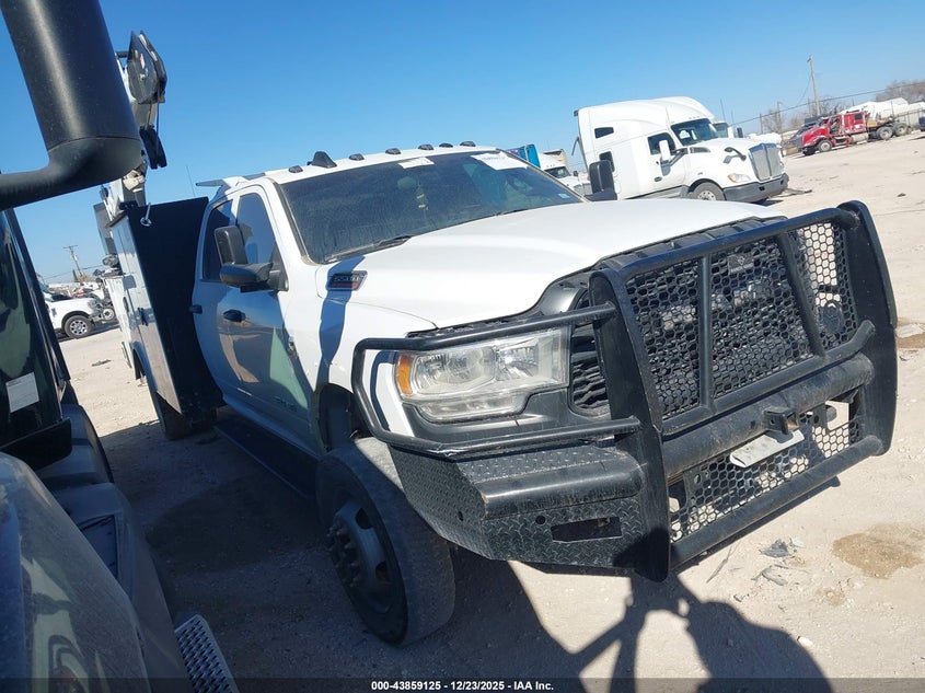 3C7WRNFL3NG132349 2022 Ram 5500 Chassis Tradesman/Slt/Laramie/Limited auction photo 1