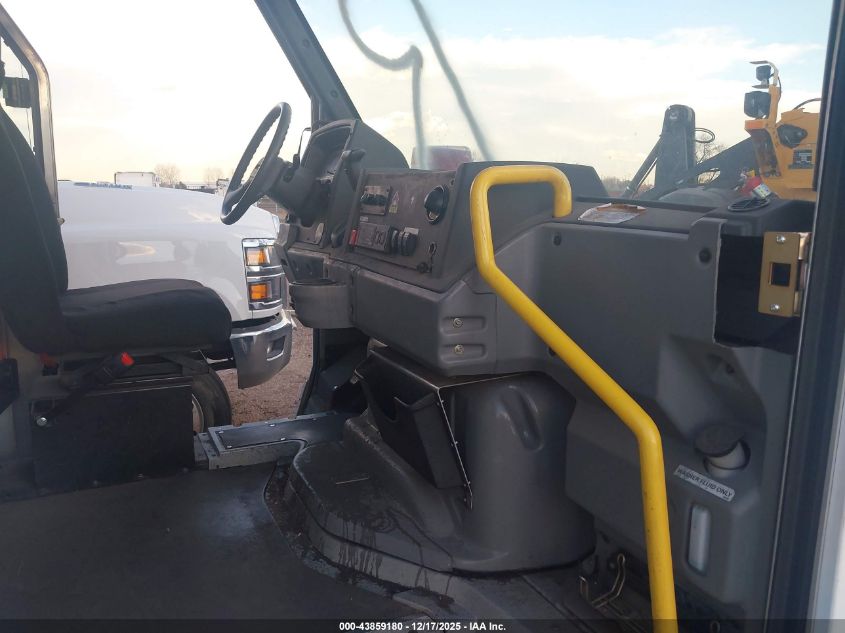 2015 Isuzu Commercial Van VIN: JALB4T176F7W00157 Lot: 43859180