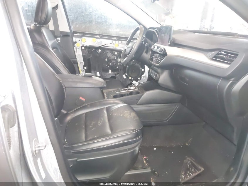 VIN 1FMCU0H6XMUA64034 2021 FORD ESCAPE SEL