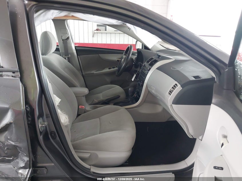 2013 TOYOTA COROLLA auction photo 5
