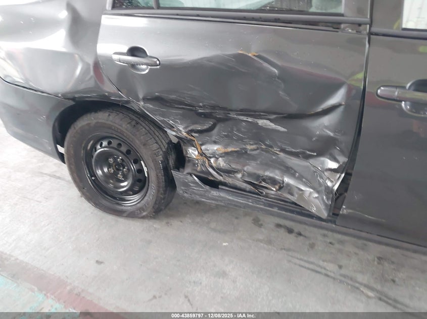 2013 TOYOTA COROLLA auction photo 6