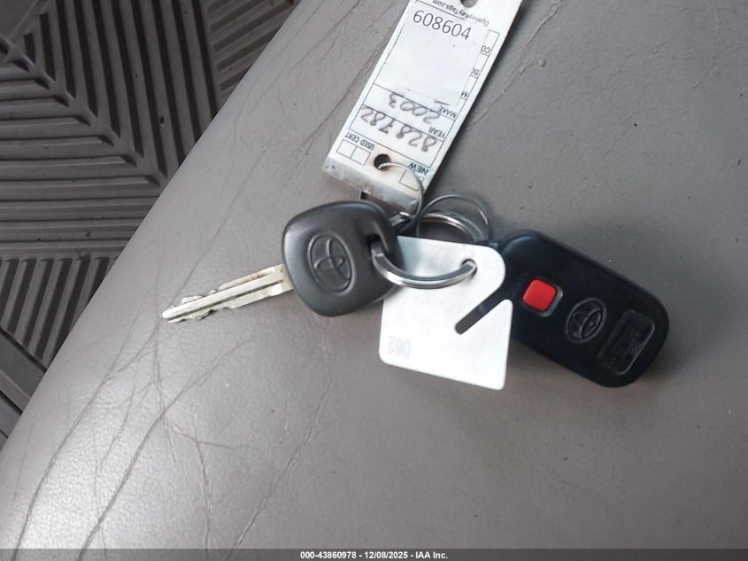 2004 Toyota Camry Xle VIN: 4T1BE30K94U828782 Lot: 43860978