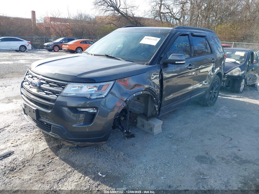 1FM5K7D88JGA12975 2018 FORD EXPLORER photo no. 2