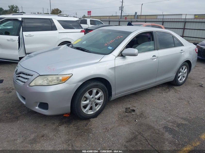 4T1BF3EK3AU114678 2010 TOYOTA CAMRY photo no. 2