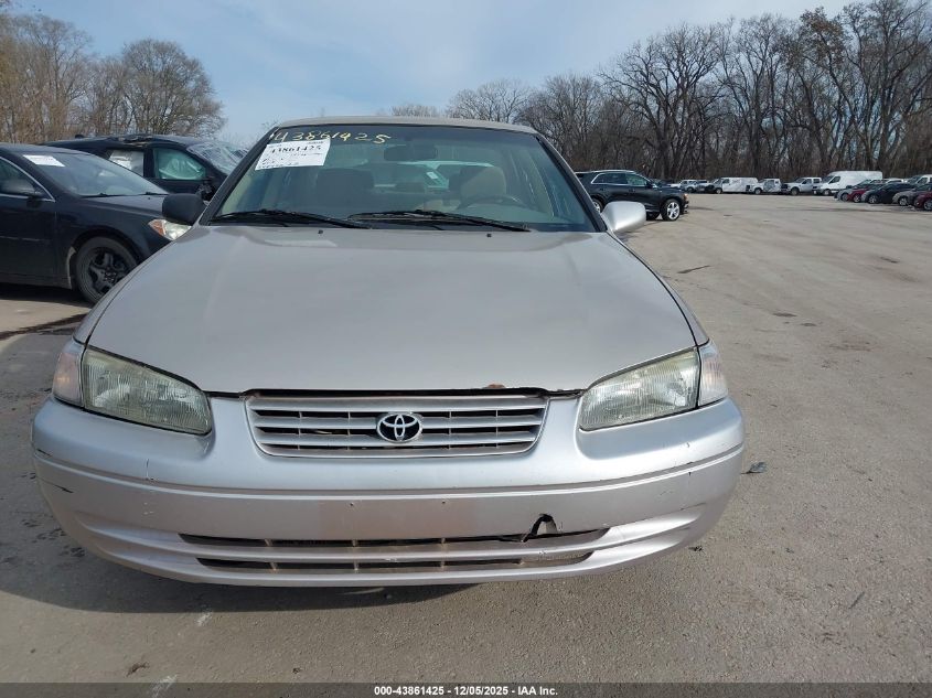 1999 Toyota Camry Le VIN: JT2BG22K1X0372836 Lot: 43861425