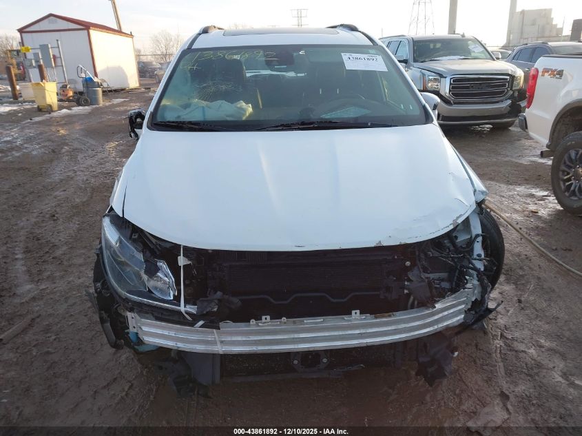 2017 Chrysler Pacifica Limited VIN: 2C4RC1GG6HR584137 Lot: 43861892