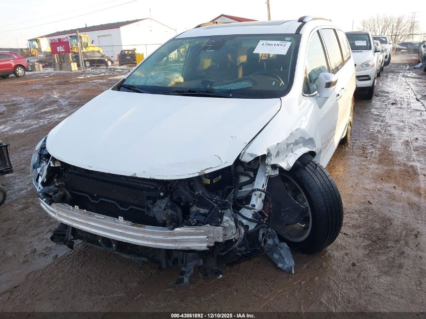 2017 Chrysler Pacifica Limited VIN: 2C4RC1GG6HR584137 Lot: 43861892