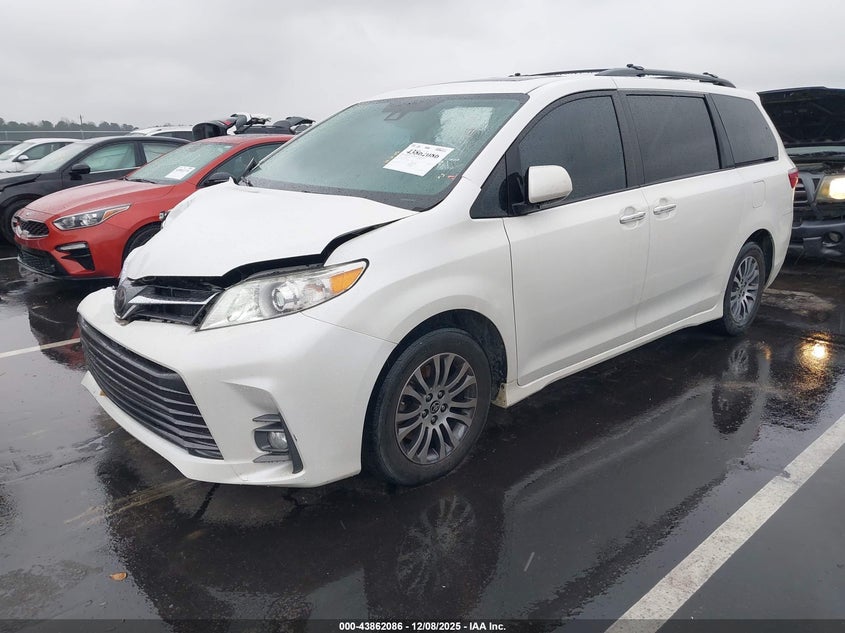 2020 Toyota Sienna Xle