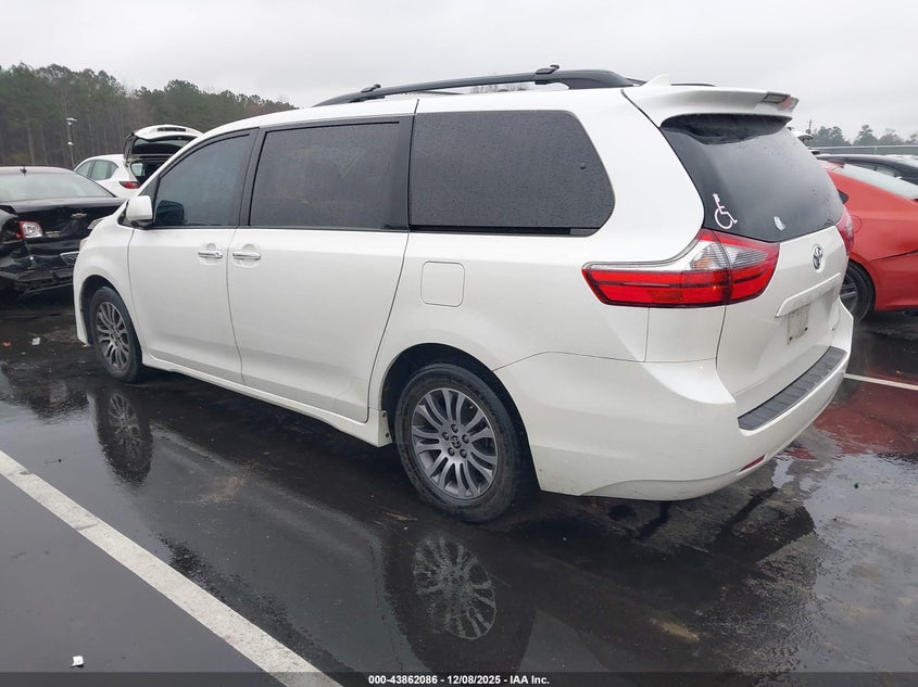 2020 Toyota Sienna Xle