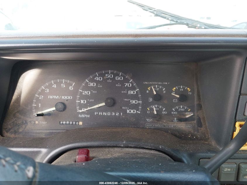 1998 Chevrolet K1500 Fleetside VIN: 2GCEK19R4W1105841 Lot: 43862246