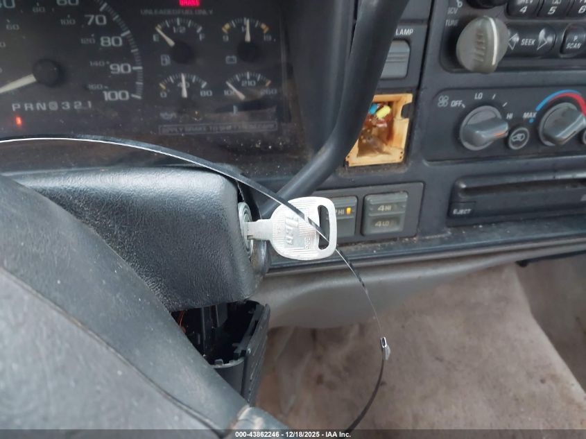 1998 Chevrolet K1500 Fleetside VIN: 2GCEK19R4W1105841 Lot: 43862246