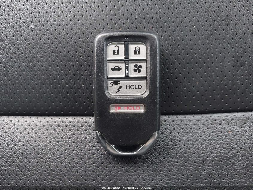 2018 Honda Clarity Plug-In Hybrid Touring VIN: JHMZC5F39JC006827 Lot: 43862261