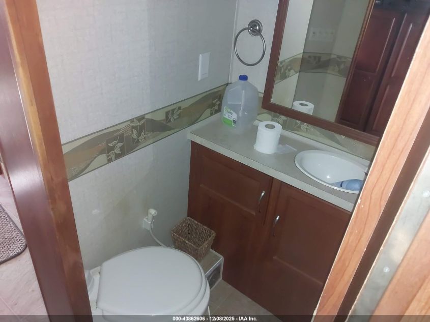 2007 Fleetwood Bounder VIN: 1F6NF53Y260A13864 Lot: 43862606