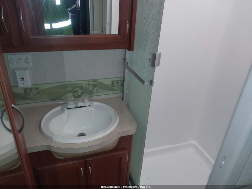 2007 Fleetwood Bounder VIN: 1F6NF53Y260A13864 Lot: 43862606