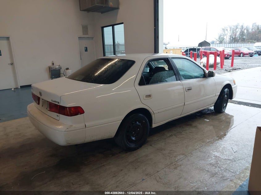 4T1BF28KXYU090993 2000 TOYOTA CAMRY photo no. 4