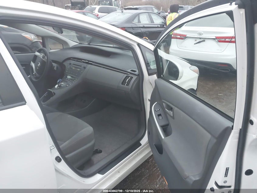2011 TOYOTA PRIUS auction photo 5