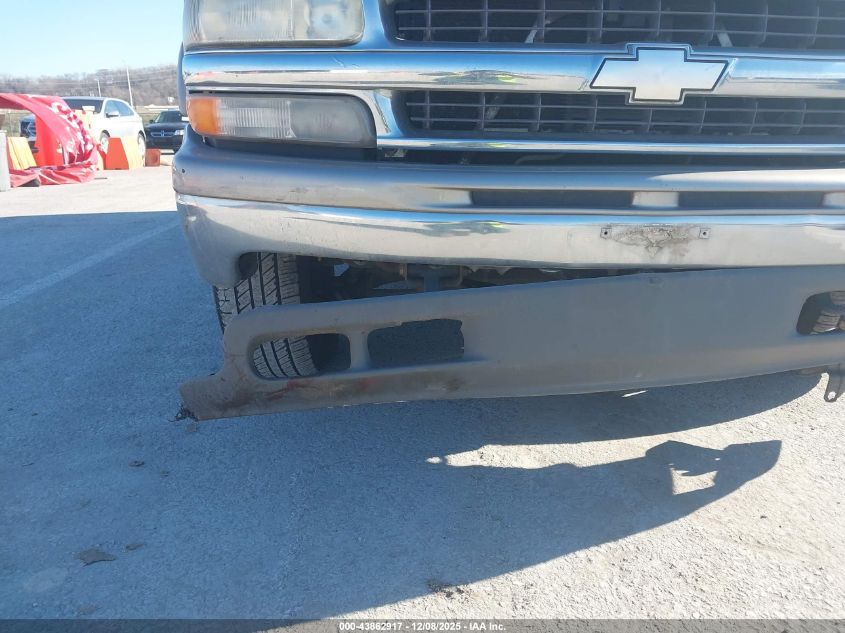 2001 Chevrolet Suburban 1500 Lt VIN: 3GNEC16T81G165674 Lot: 43862917