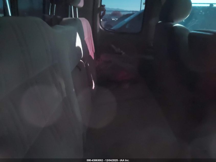 2000 Toyota Tundra Ltd V8 VIN: 5TBBT4810YS032095 Lot: 43863082