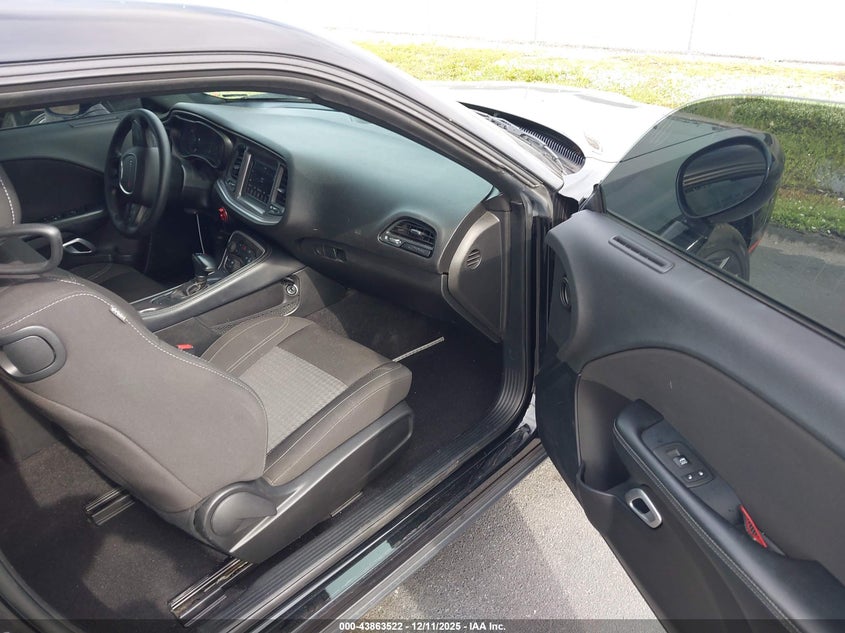 2022 Dodge Challenger Sxt