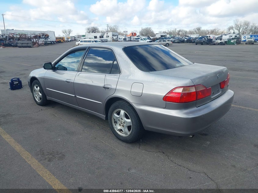 1HGCG1653YA073470 2000 HONDA ACCORD photo no. 3