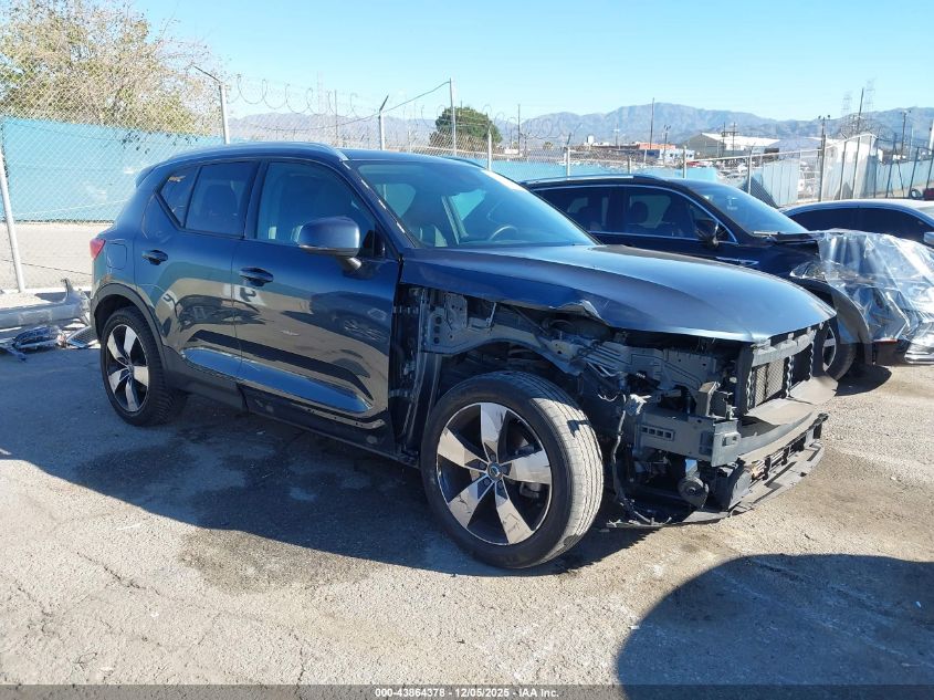 VOLVO XC40 T5 MOMENTUM