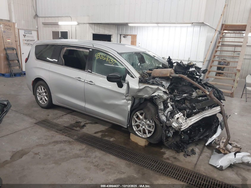 2024 CHRYSLER VOYAGER LX