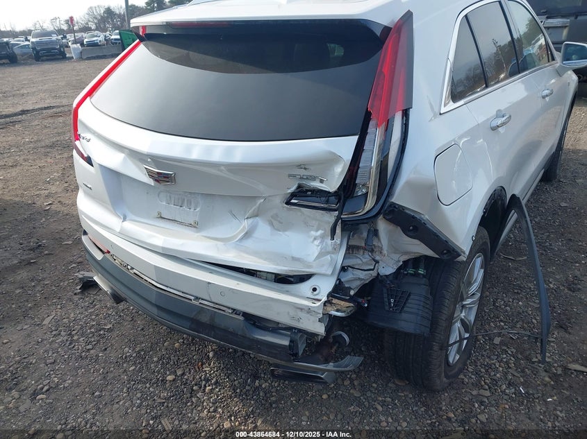 VIN 1GYFZDR49KF120158 2019 CADILLAC XT4 PREMIUM LUXURY