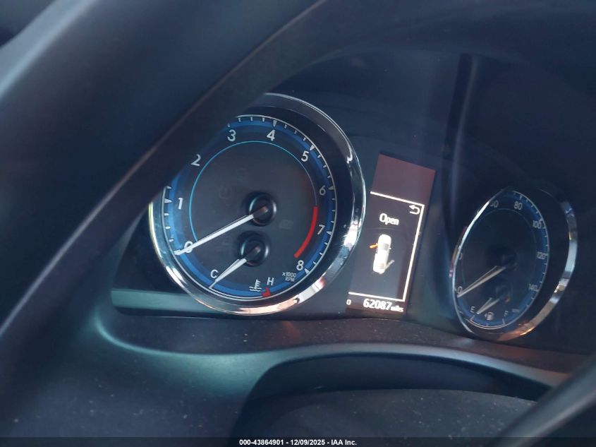 2018 Toyota Corolla Se VIN: 5YFBURHE8JP772173 Lot: 43864901