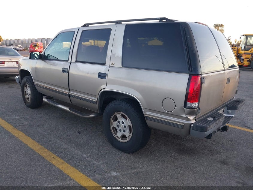 1GNEK13R6XJ340605 1999 CHEVROLET TAHOE photo no. 3