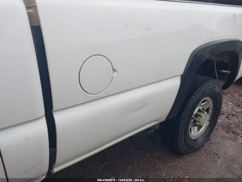 2005 Chevrolet Silverado 2500Hd Work Truck VIN: 1GCHC24U35E290750 Lot: 43865076