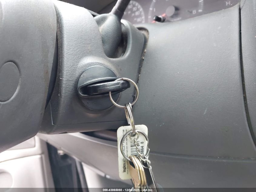 2002 Ford Expedition Xlt VIN: 1FMRU15W52LA13855 Lot: 43865088