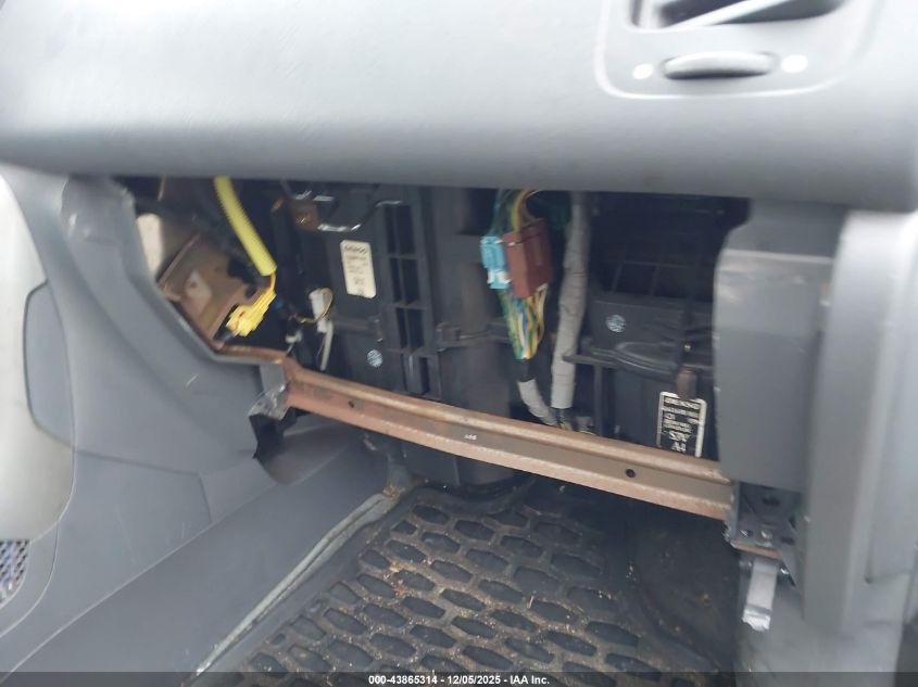 2004 Honda Pilot Lx VIN: 2HKYF18164H586779 Lot: 43865314