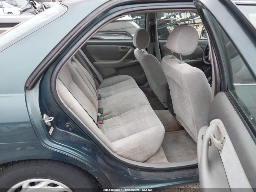 1998 Toyota Camry Le VIN: 4T1BG22K1WU838369 Lot: 43866077